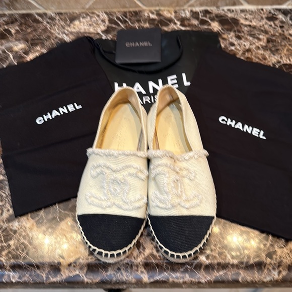 Chic Cream and Black Espadrilles by Chanel - Picture 1 of 10